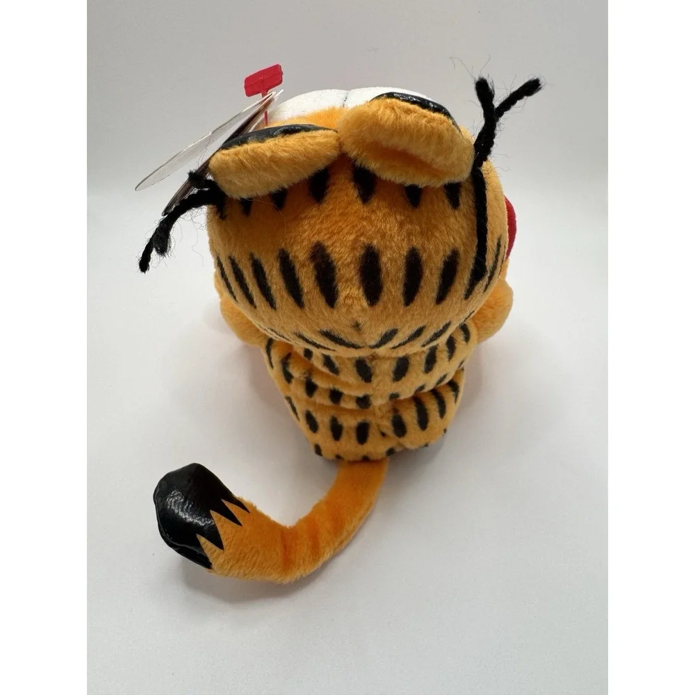 TY GARFIELD the CAT with BIG RED HEART BEANIE BABY